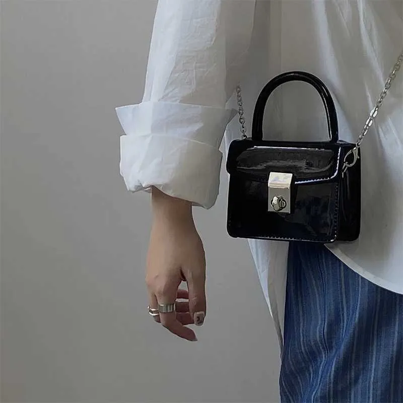 Sac à bandoulière carré pour femme avec petit verrou tendance en cuir verni pour femme_voghion.com