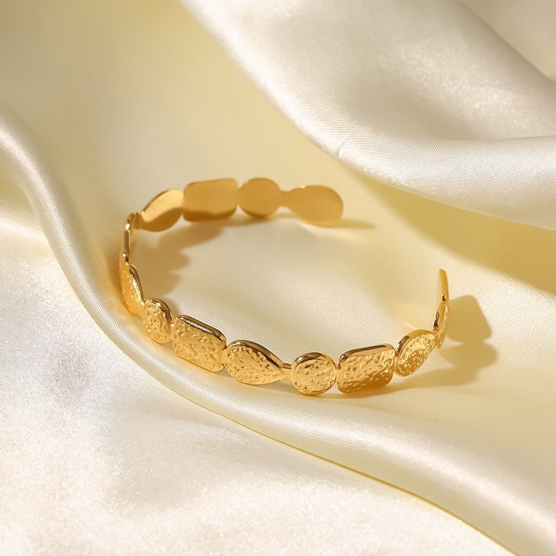 Bracciale in acciaio al titanio di forma irregolare, placcato oro, alla moda, versatile, con motivo a vulcano aperto, per donna_voghion.com