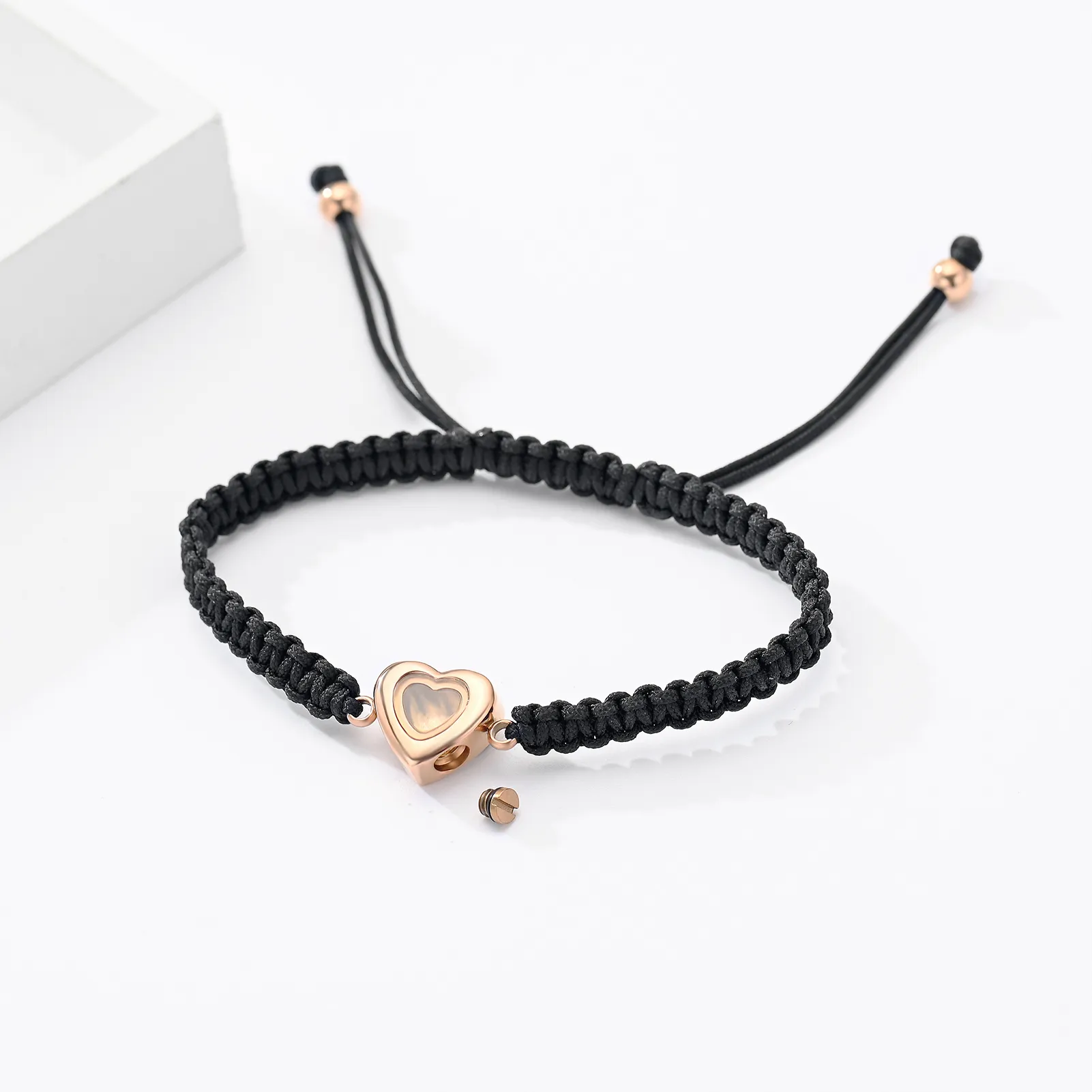 Armreif für Frauen, Gedenkarmband aus geflochtenem Seil, transparentes Herz, Mini-Urnenhalter, Andenkenschmuck, Länge verstellbar_voghion.com