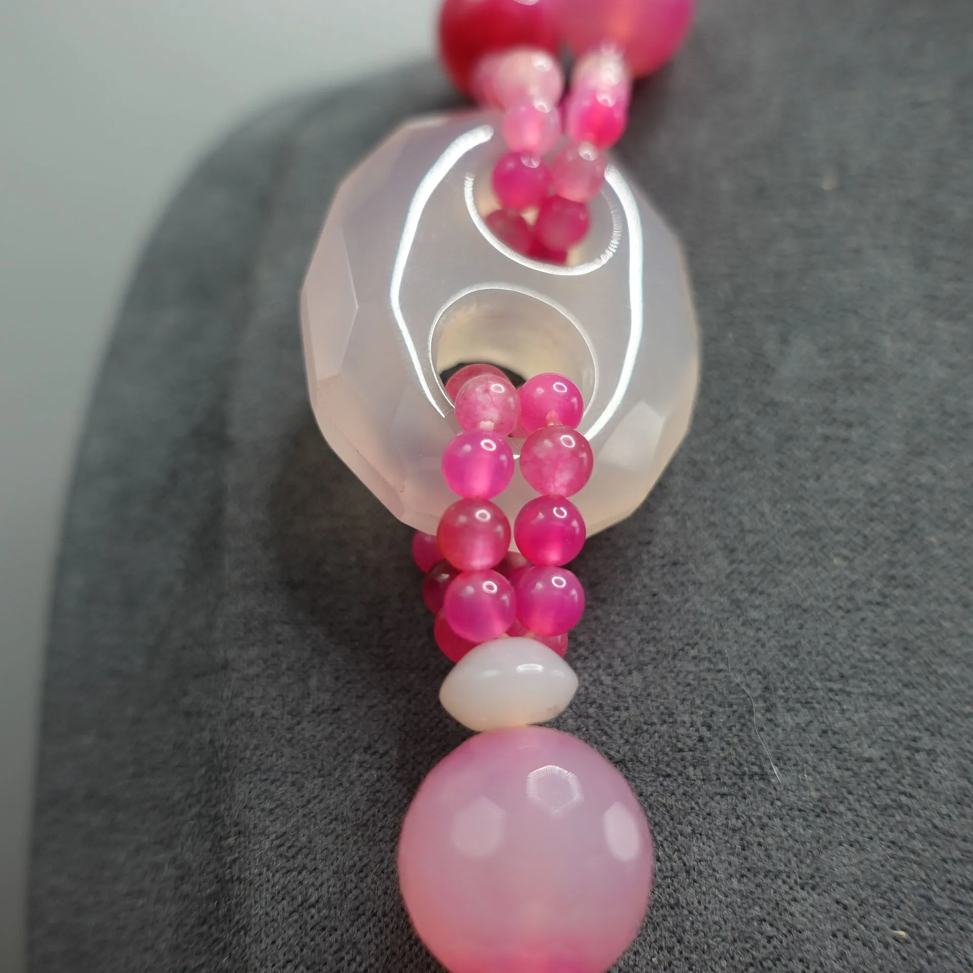 Ketten mittelalterliche Vintage natürliche Achat-Halskette mehrschichtig übertriebene Rose rot dreischichtige Kunst Jade_voghion.com