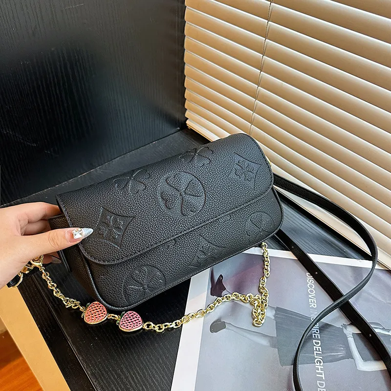 2025 New Hot Free Shipping Designer Shoulder Bags For Women Fashion Crossbody Chains Vintage Casual Black White Bag_voghion.com