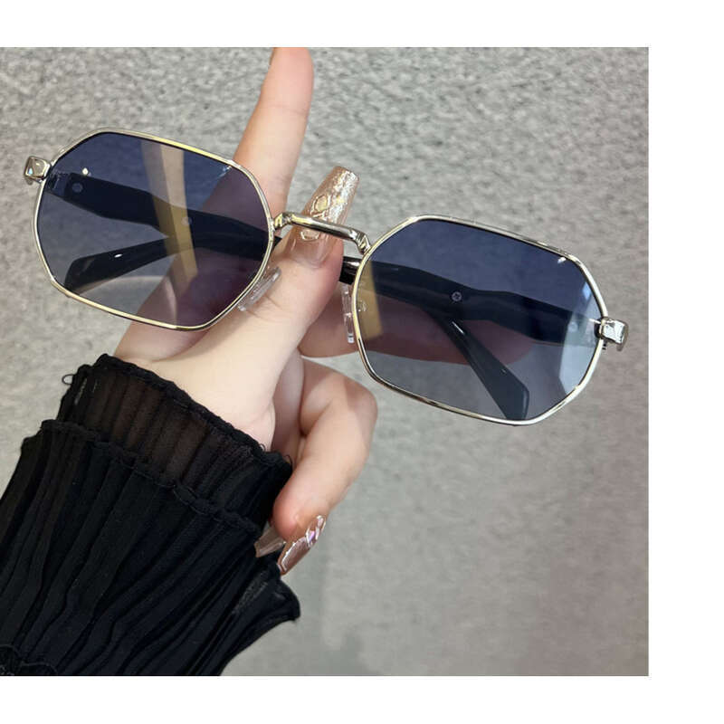 Wide Edge Anti Ultraviolet Sunglasses For Men And Women_voghion.com
