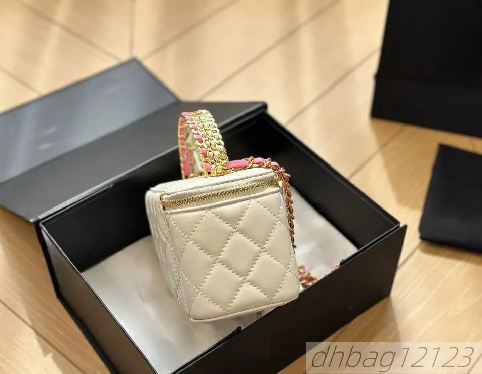 Color Weaving Hollow Letters Handle Women Designer Makeup Bag Lambskin Leather Metal Hardware Matelasse Chain Clutch_voghion.com