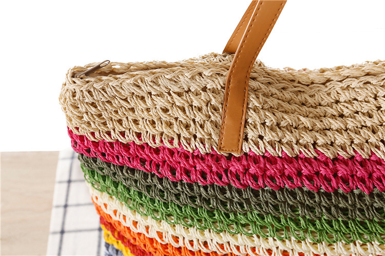 Neue kontrastierend gestreifte Einzelschultertasche aus gewebtem Papier Regenbogen-Stil, Strandtasche, Damentasche im_voghion.com