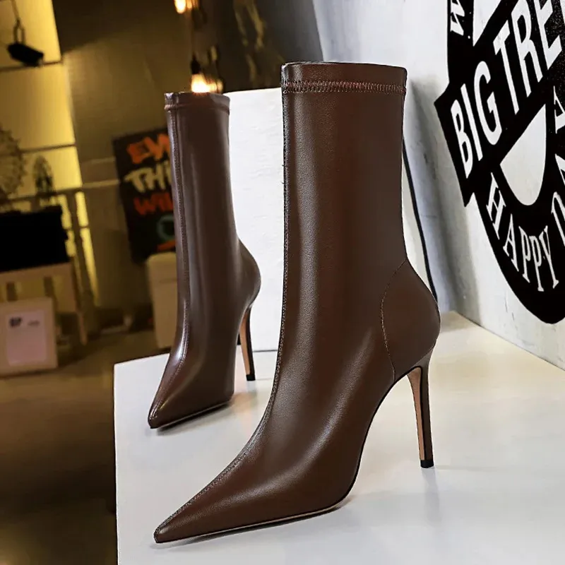 Women 75cm 10cm High Heels Leather Boots Lady Low Short Ankle Stripper Winter Warm Snow Plush Pointed Toe Shoes 240624_voghion.com