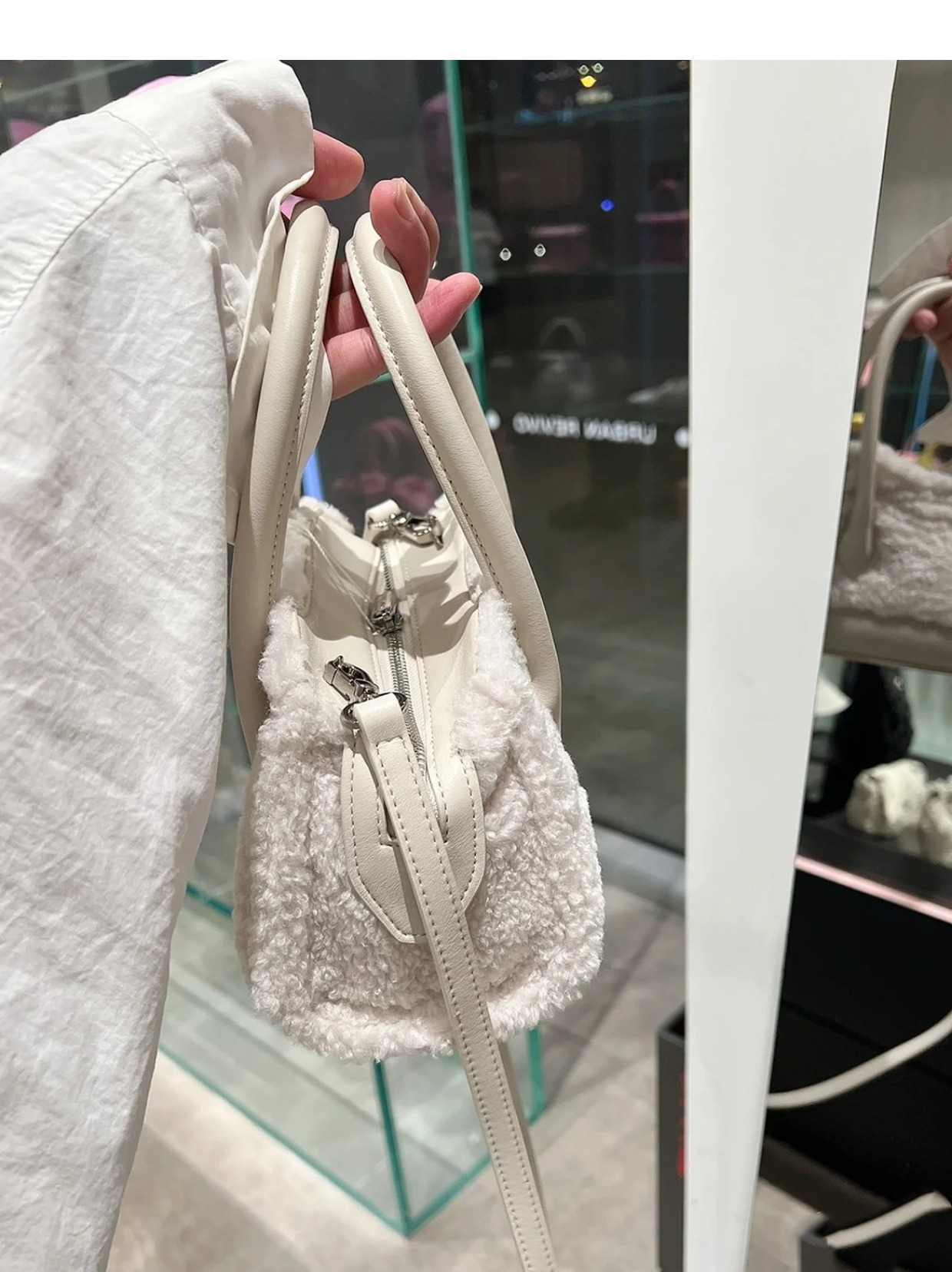 Borsa a tracolla versatile in stile agnello da motociclista autunno/inverno 2024 Zhao Lusi, nuova borsa_voghion.com