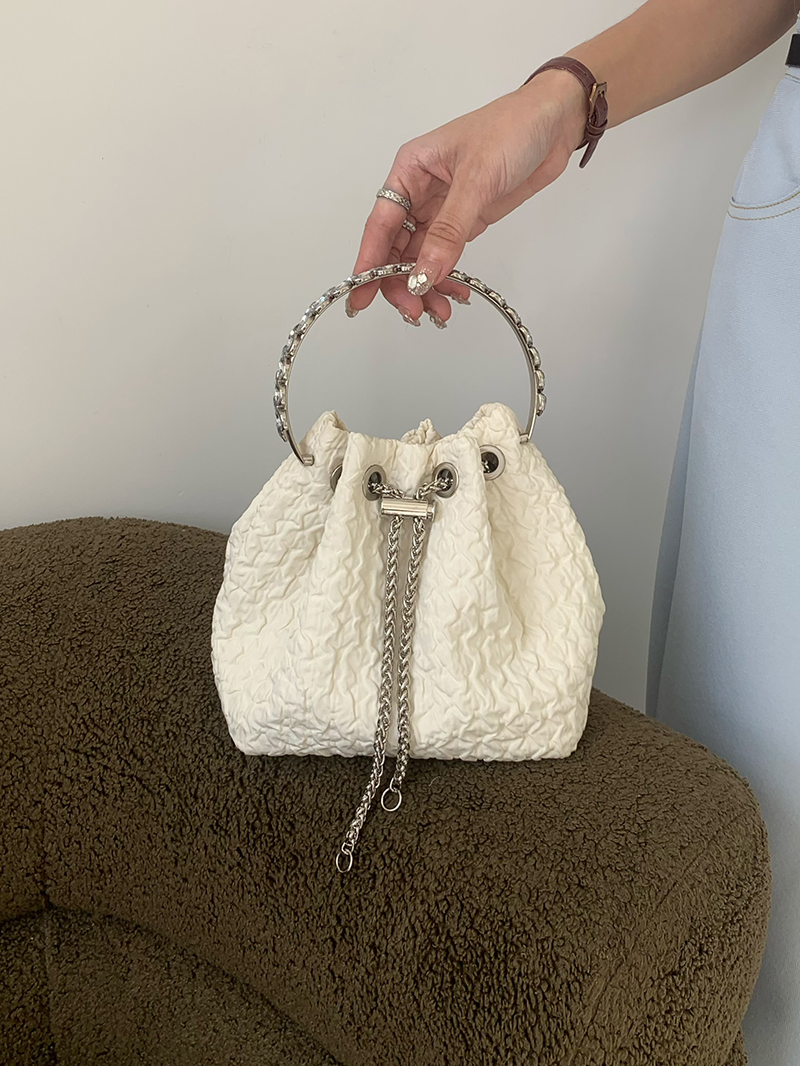 Koreanische Version der Schulter-Umhängetasche Kette, süße und modische 2024 neue Eimer Tasche, ins, Nische tragbare Trend_voghion.com