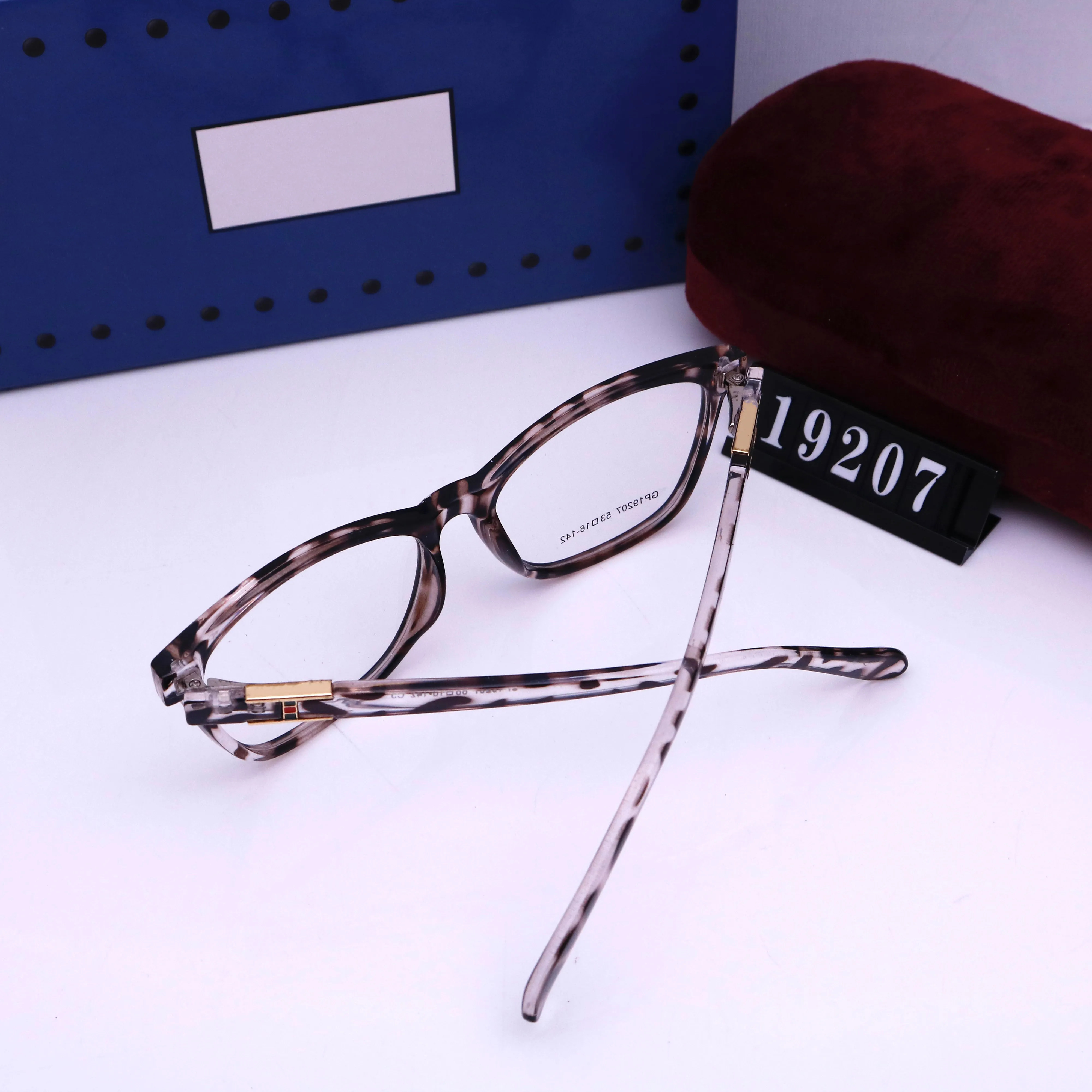 Óculos de sol elegantes e modernos de acetato com proteção UV superior para homens e mulheres_voghion.com