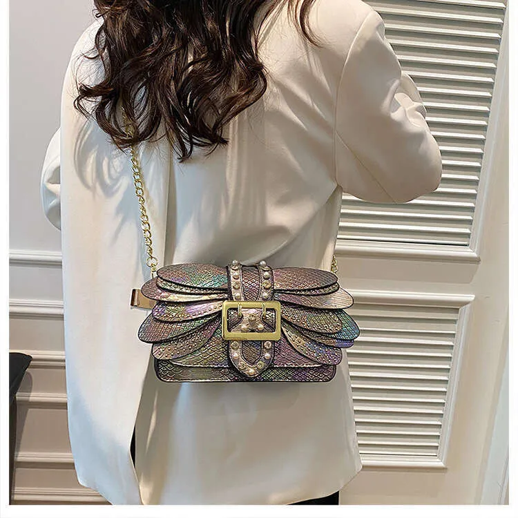 Borsa donna a tracolla con catena e motivo a serpente_voghion.com