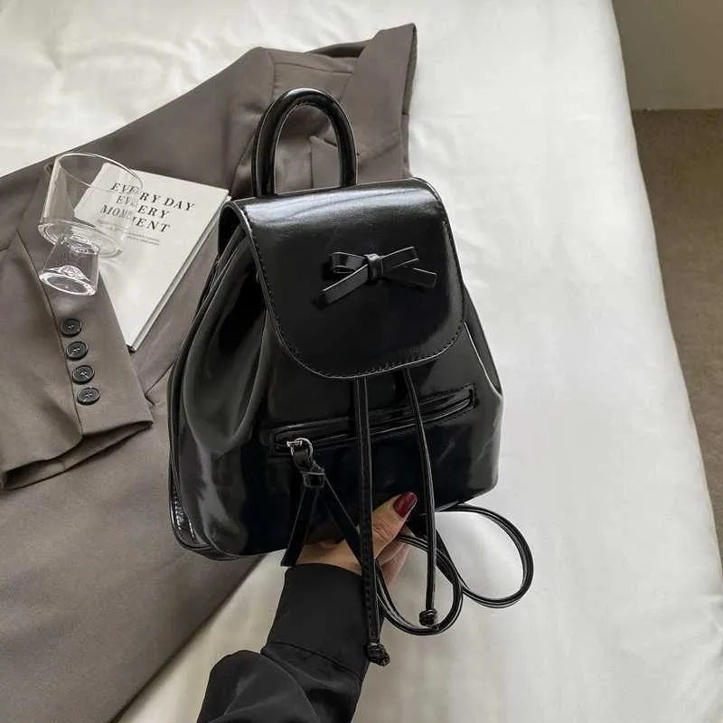 Mochila feminina sólida com aba e laços, mini bolsas de ombro, versátil, feminina, grande capacidade, bolsas de couro, casual, estudante_voghion.com