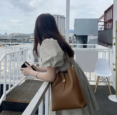 Stesso stile della borsa da donna Blogger tinta unita grande capacità design leggero in pelle monospalla Street Dressing_voghion.com