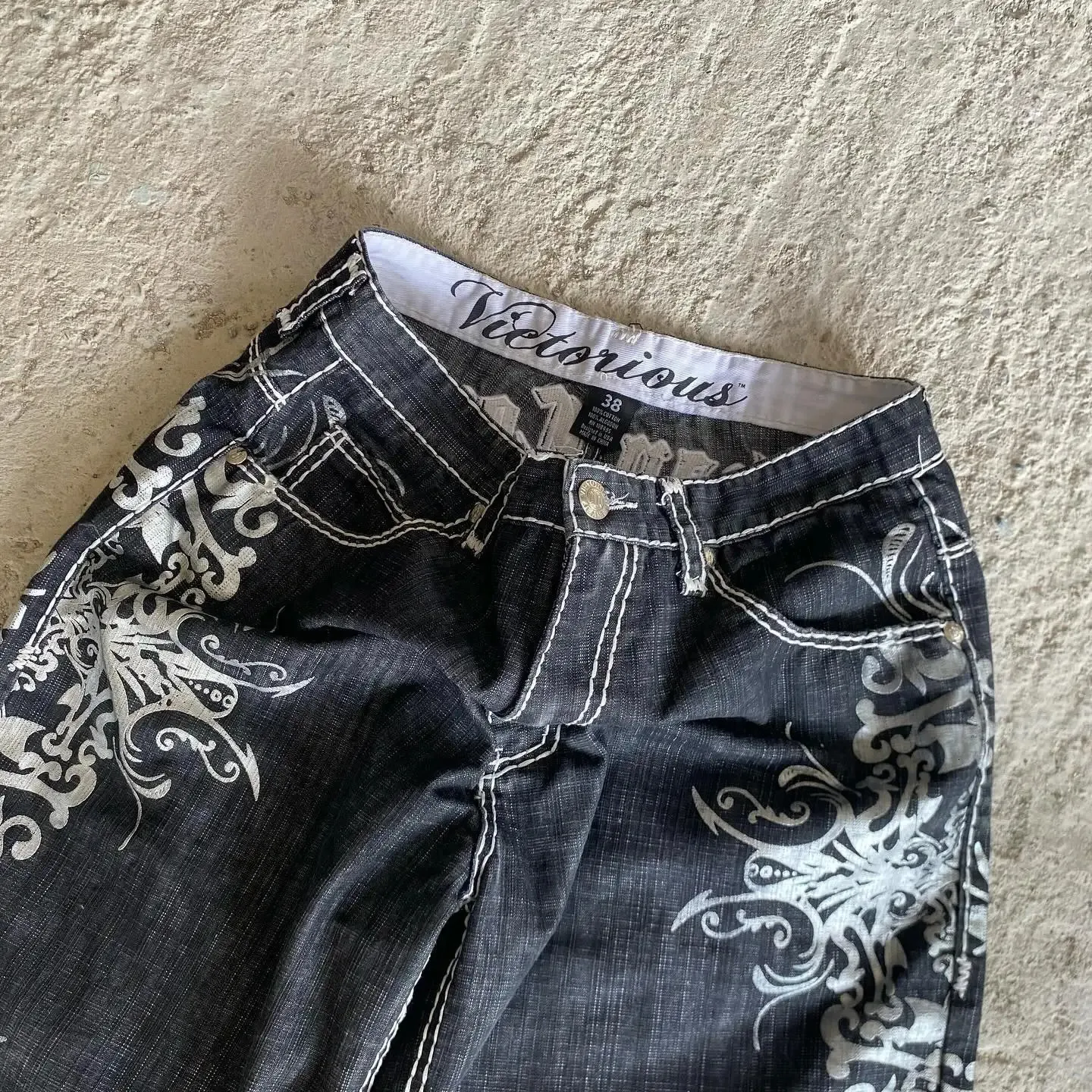 Pantaloncini larghi con ricamo motivo gotico retrò America Y2k Personalità Stampa N Casual Denim Short Moda Uomo Donna Jorts_voghion.com