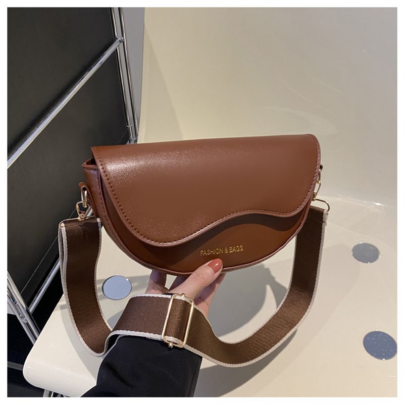Doku ve Mod 2024 Lässig Einfarbig Neue Frühjahr Abdeckung Breiter Riemen PU Einzelner Schulter Crossbody Sattel_voghion.com