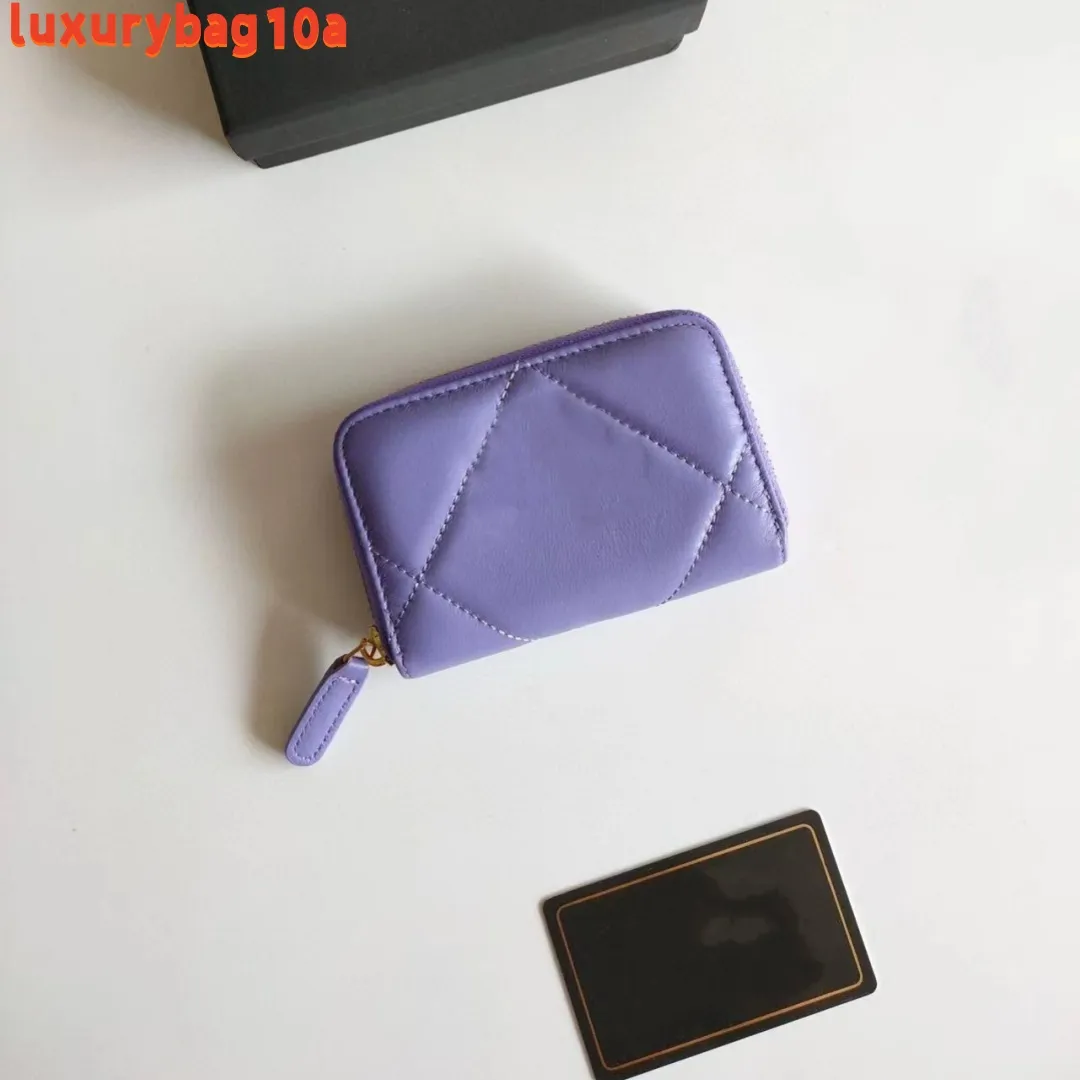 Porte-cartes design pour femme en cuir d'agneau matelassé - Portefeuille compact pour femme avec détails vintage_voghion.com