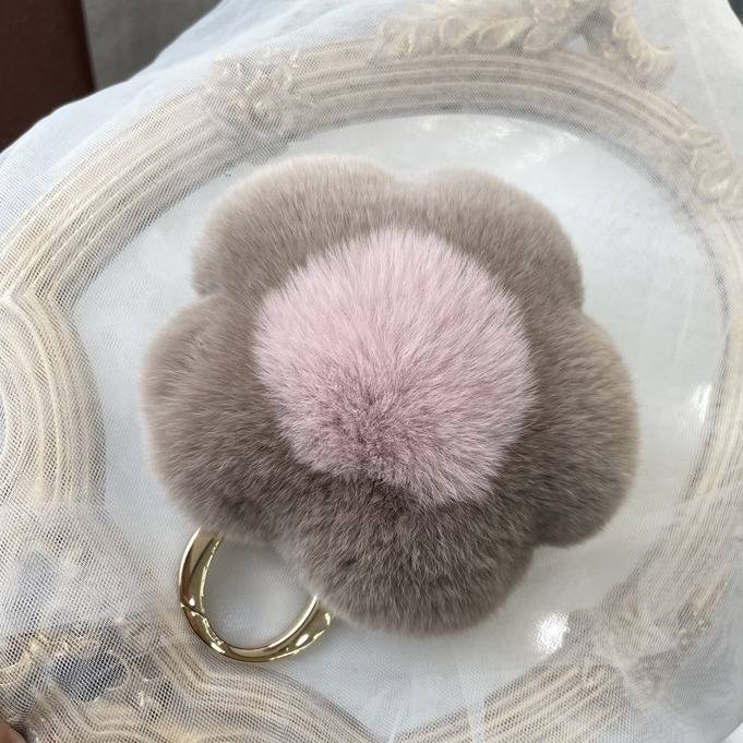 Adorável chaveiro de pele de coelho com flor - mistura de cores pastel e pingente de margarida para meninas, acessório fofo para bolsa e presente para lembranças de viagem_voghion.com