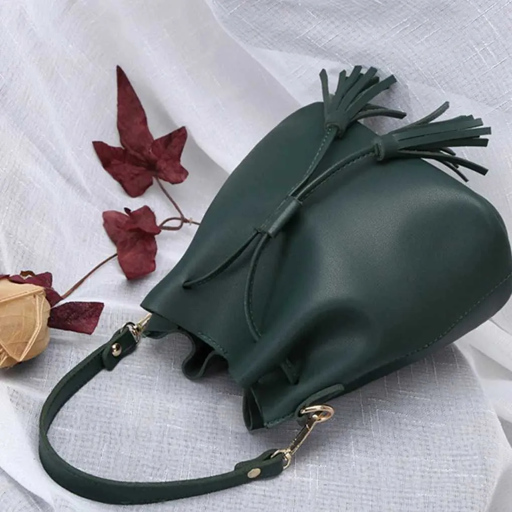 Fashion PU Leather Tassel Drstring Crossbody Kwastje Emmer Handtas Women Solid Color Shoulder Bag SmallC241103_voghion.com