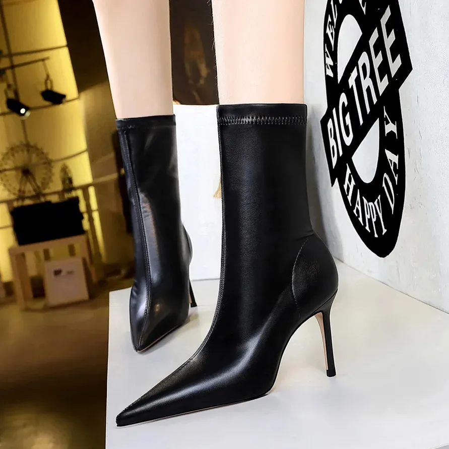 Women 75cm 10cm High Heels Leather Boots Lady Low Short Ankle Stripper Winter Warm Snow Plush Pointed Toe Shoes 240624_voghion.com