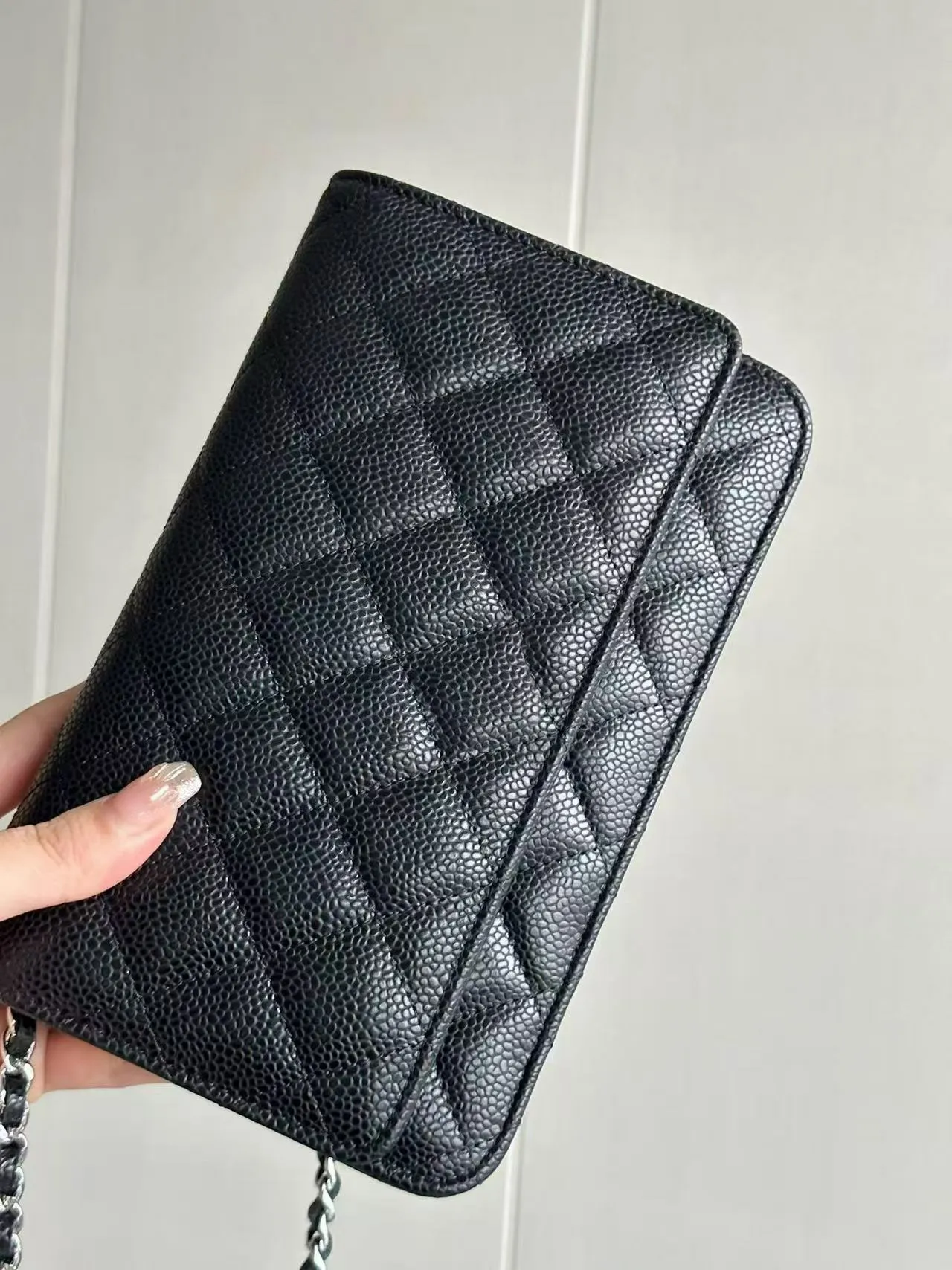 Designer-Flap-Taschen aus genarbtem Rindsleder: Schwarze Handtaschen mit silberner Hardware und Kettenriemen, Vintage-Taschen für Damen_voghion.com