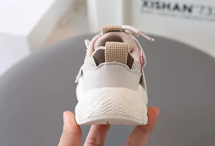 2024 New Childrens Fashionable Breathable Sports Boys and Girls Non slip Outdoor Student Basketball Shoes 240912_desvips.com