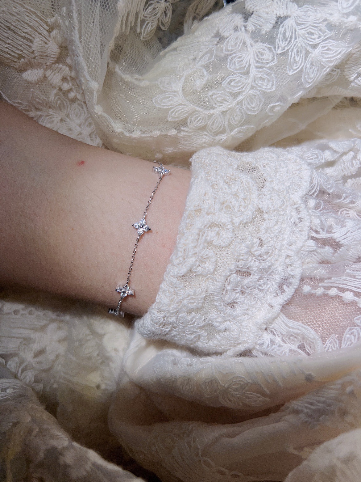 Bracciale trifoglio in argento puro da donna, stile minimalista, zircone leggero, lusso ed eleganza unica, artigianato di alta qualità_voghion.com