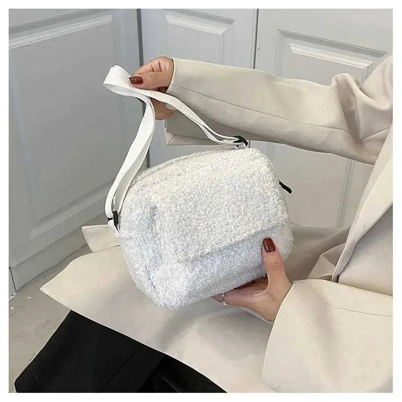 New Plush Fabric Womens Shoulder Crossbody Small Fashion Lambs Wool Fluffy Fur Winter Female Bag Designer_voghion.com