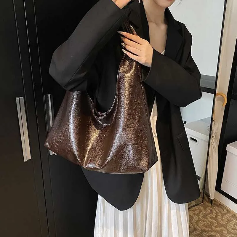 Sac à bandoulière d'hiver pour femme en cuir PU de grande taille LEFTSIDE Design 2024 Nouvelle tendance Y2K Sacs à main et portefeuilles_voghion.com