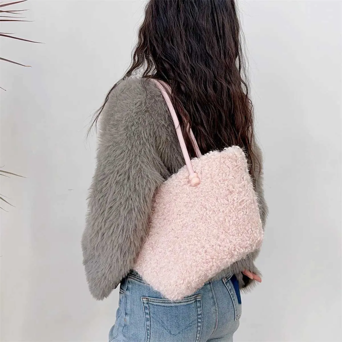 Bolso de hombro de felpa para mujer, de moda, liso, suave, informal, de lana de cordero, de gran capacidad, ligero, para uso diario._voghion.com