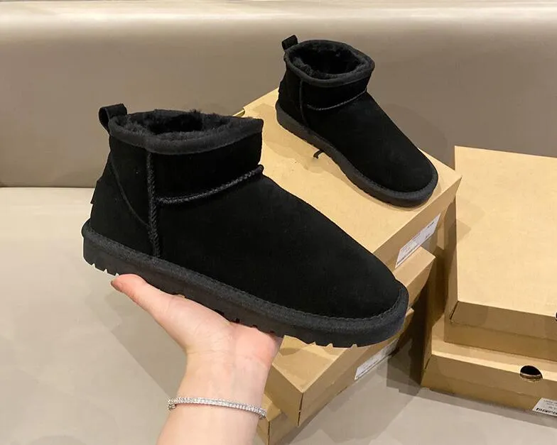 Bottes de neige courtes classiques à la mode pour femmes, bottes chaudes décontractées en peau de mouton et peluche avec sac à poussière pour cartes_voghion.com