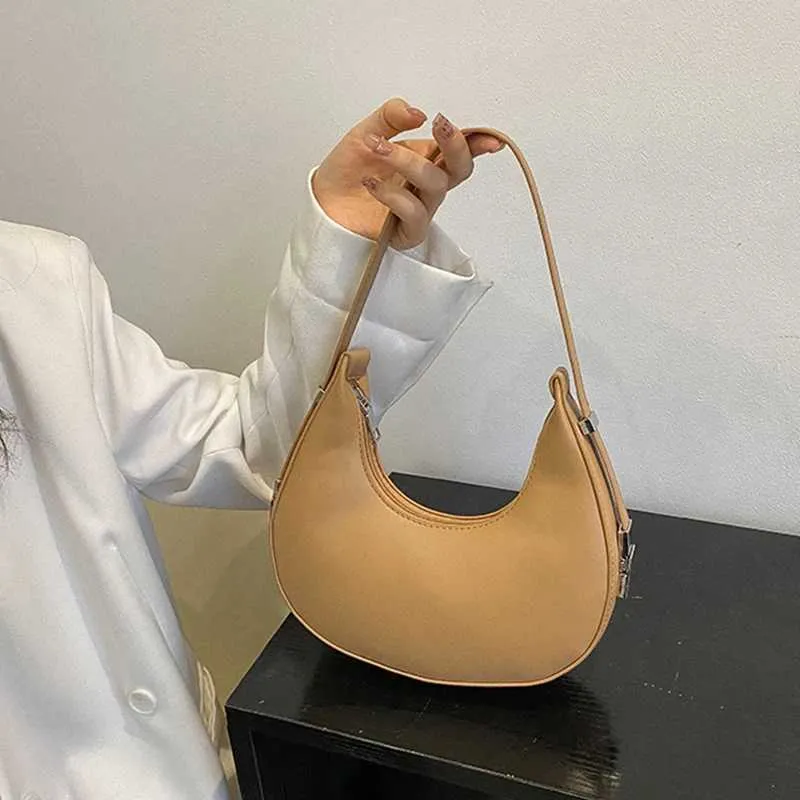 Borsa a spalla a mezzaluna donna elegante in ecopelle_voghion.com