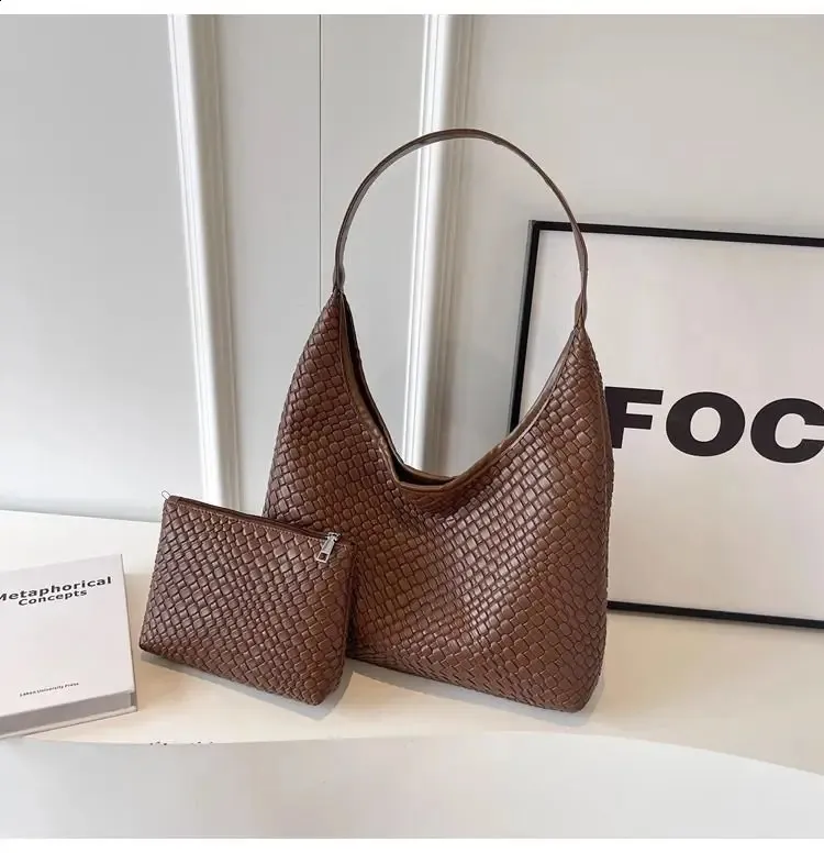 2024 The Style H7 Network Celebrity Weave Woven Carrying Borsa a tracolla grande capacità da donna alla moda retrò 240820_voghion.com