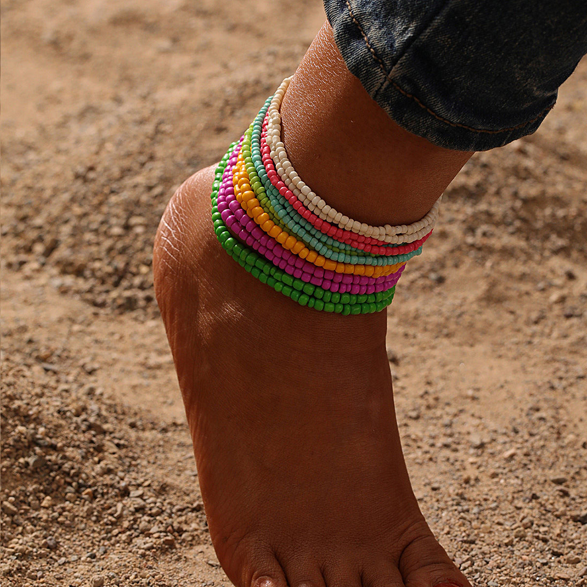 Cavigliera in stile spiaggia con perline di vetro colorate intrecciate a mano_voghion.com