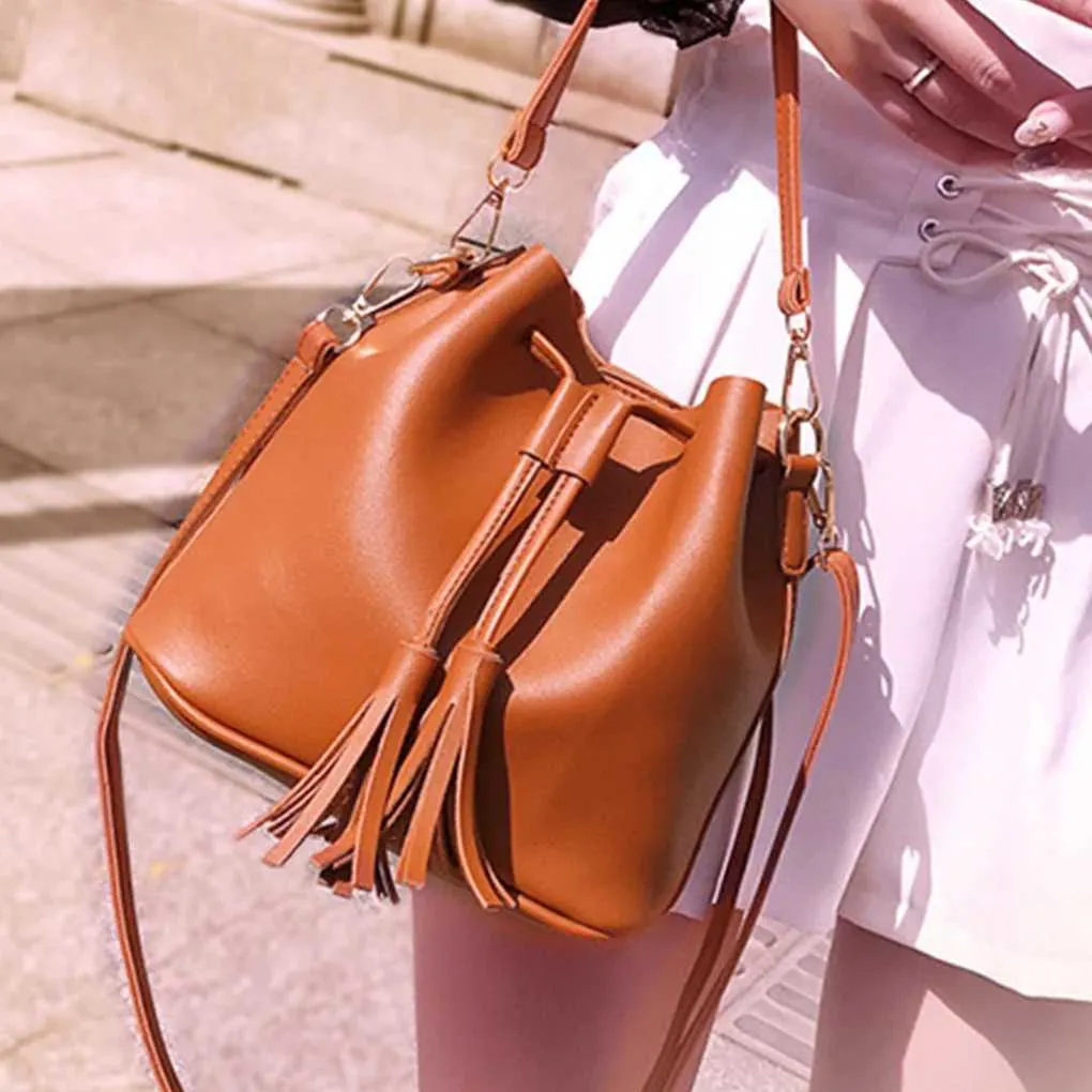 Fashion PU Leather Tassel Drstring Crossbody Kwastje Emmer Handtas Women Solid Color Shoulder Bag SmallC241103_voghion.com