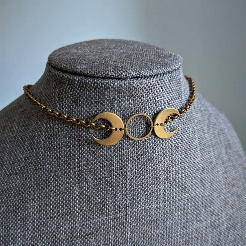 Collana con ciondolo luna minimalista gioiello in argento_voghion.com