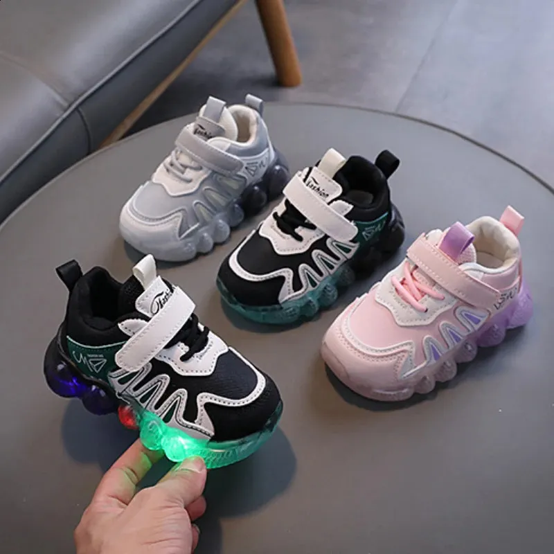 2024 New LED Baby Boys And Girls Luminous Running Childrens Flat Breathable Mesh Sports Shoes 240912_voghion.com