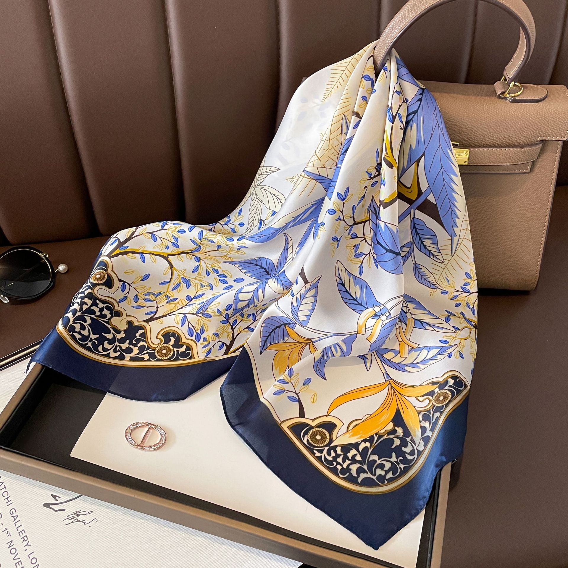 Sciarpa decorativa piccola a scialle da donna in raso quadrato di seta coreana con fiore pianta coreana di nuovo stile 70 cm_voghion.com