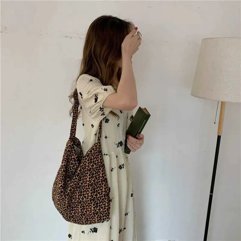 Japanische und koreanische Ins moderne kleine Messenger-Tasche aus Canvas mit Leopardenmuster für weibliche Studentinnen Y241026_voghion.com