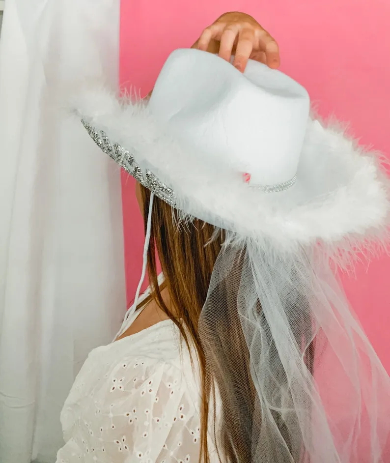 Chapeaux à large bord blanc Dia Fringe Bride Cowgirl Hat Mme Cowboy Bridesmaid Gift Bridal Summer Country Western HatWide_voghion.com