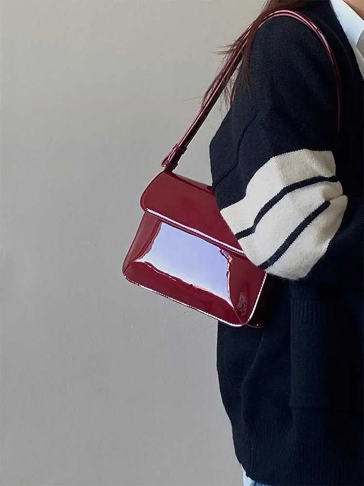 Weinrot PU Unterarm 2023 Neue Damen Vintage Lack Leder Glänzende Schnalle Einzelne Schulter Tasche Elegante Crossbody Ba241210_voghion.com