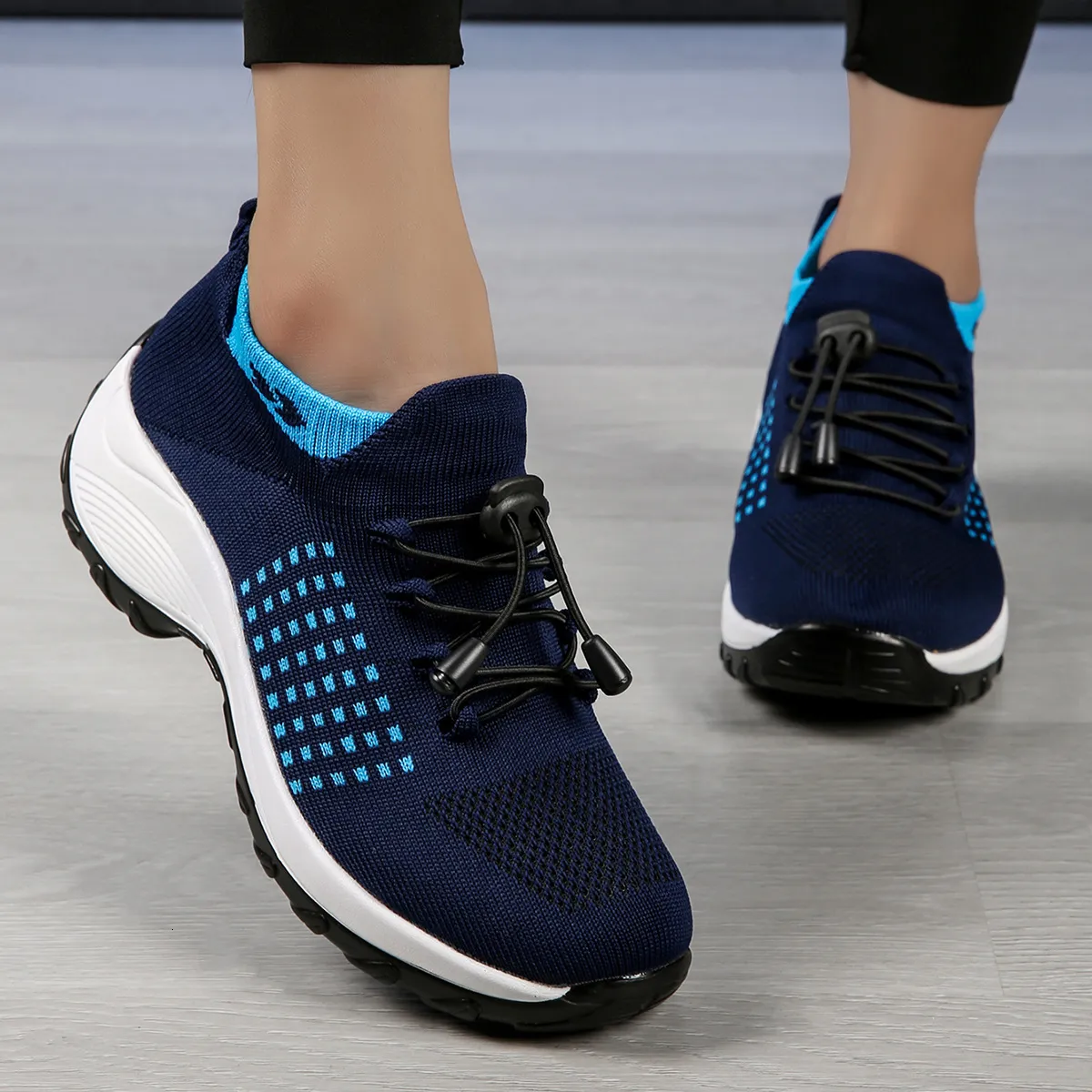 Baskets de running à bout rond et semelle épaisse style casual_voghion.com
