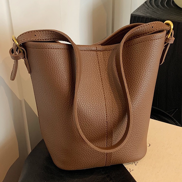 Sac à main de niche coréen pour femmes 2024, nouveau sac à bandoulière super chaud d'été à la mode pour les déplacements à l'épaule