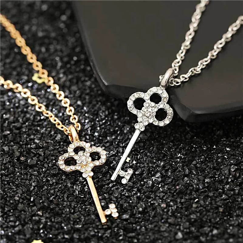 Collane con ciondolo Moda Creativa Collana con chiave per donne Affascinanti Signore Matrimonio Zircone Oro Catena clavicola Romantico_voghion.com