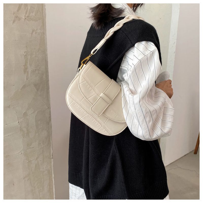 Crossbody Wom, Unterarm Sattel Temperament und Freizeittasche, 2023 neue trdy koreanische Version, strukturierte kleine_voghion.com