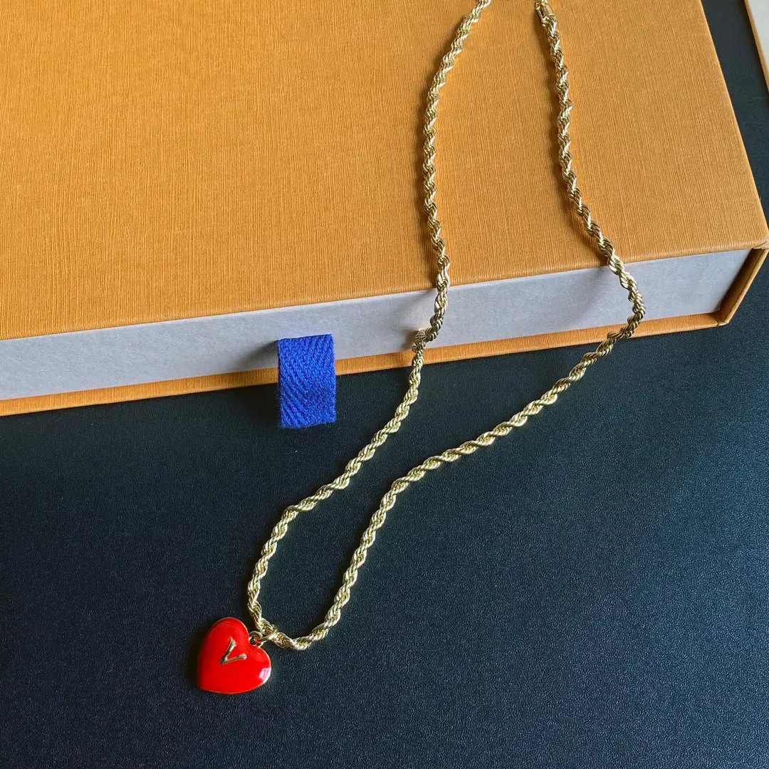 Designer Necklace Fashion Jewelry Charm Women Party High Quality Gift Love Heart Pendant Necklaces_voghion.com