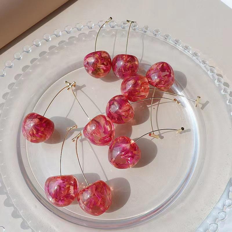 Nouvelles boucles d'oreilles cerises pour femmes, boucles d'oreilles tempérament douces et fraîches, boucles d'oreilles cerises, boucles d'oreilles en résine pour dames, bijoux cadeaux