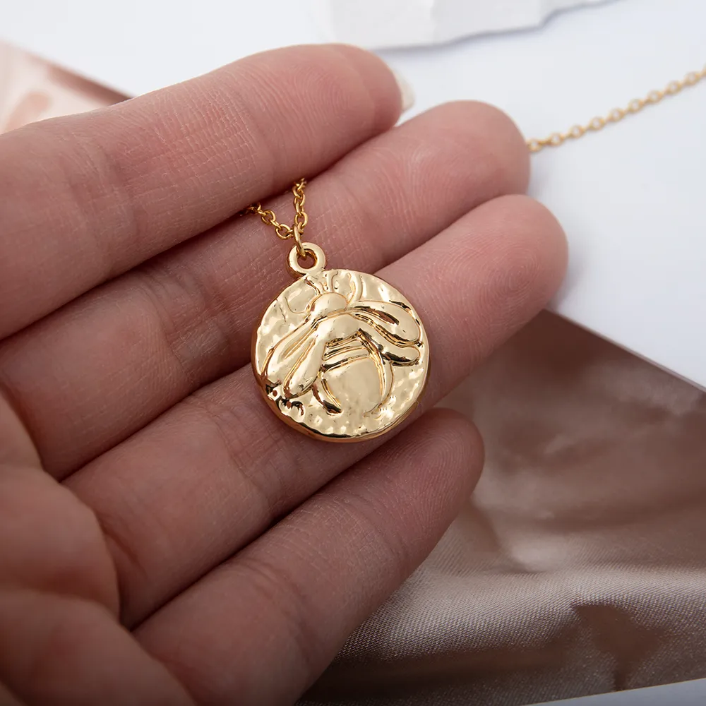 Collane con ciondolo Tangula Vintage Bee Collana rotonda per donna Uomo Acciaio inossidabile Geometrico Insetto Regali di compleanno per_voghion.com