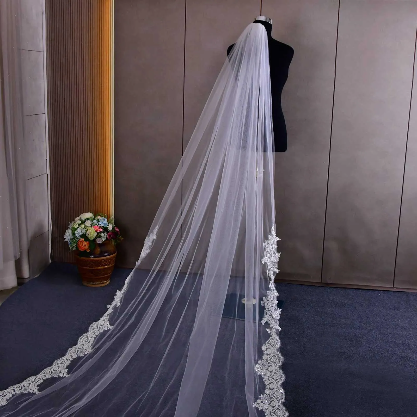 Bijoux de cheveux V163 Voile en forme d'amour Long Voile de mariée Cathédrale 1 niveau Appliques en dentelle Bord Mantilla Large Mariage_voghion.com