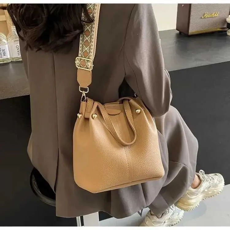Bag Korean Versatile Bucket Spring And Summer Broadband Shoulder Messenger Bag Womens Handba241128_voghion.com