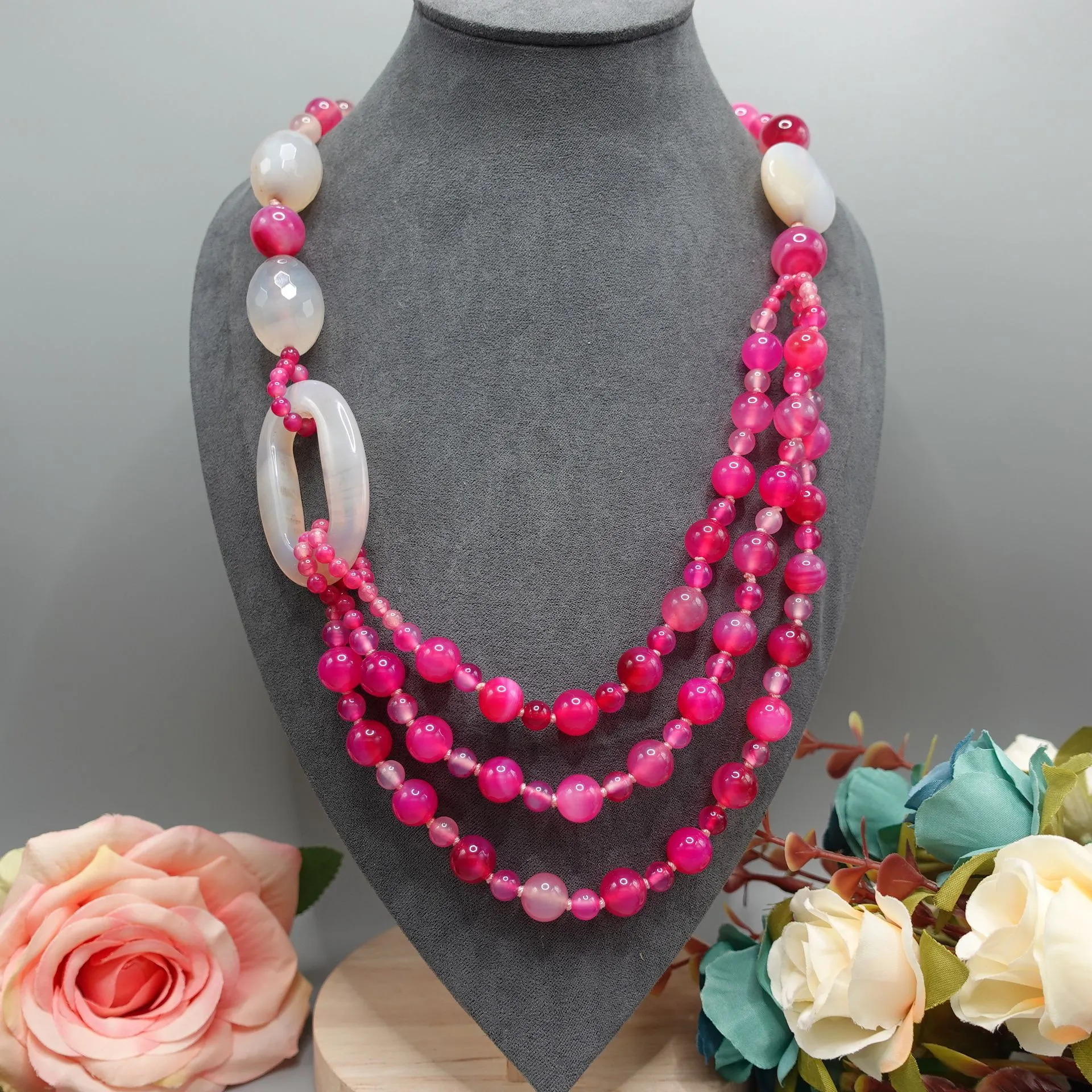 Ketten mittelalterliche Vintage natürliche Achat-Halskette mehrschichtig übertriebene Rose rot dreischichtige Kunst Jade_voghion.com