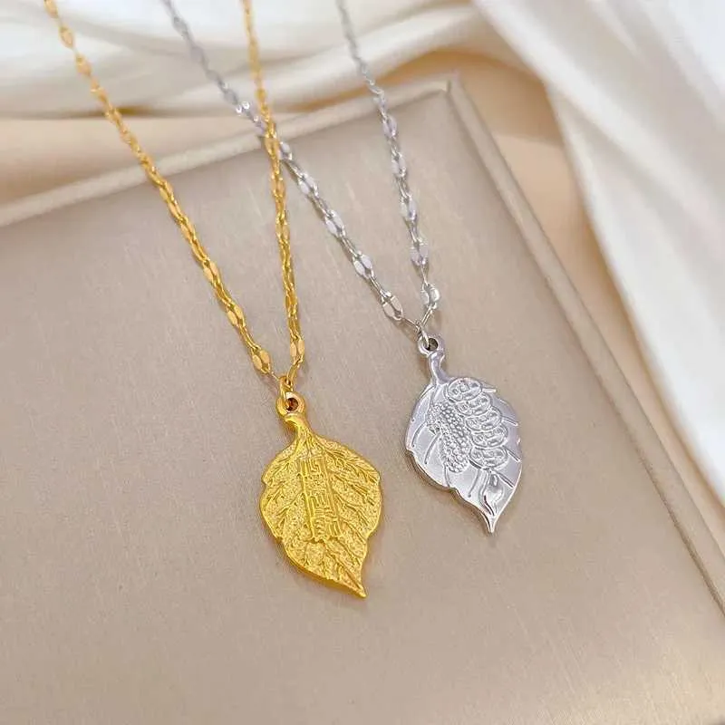 Kettingen Klassieke Retro Rijke Ketting Mode Persoonlijkheid Esdoornblad Eenvoudige Sleutelbeenketting Hanger Cadeau Geven_voghion.com
