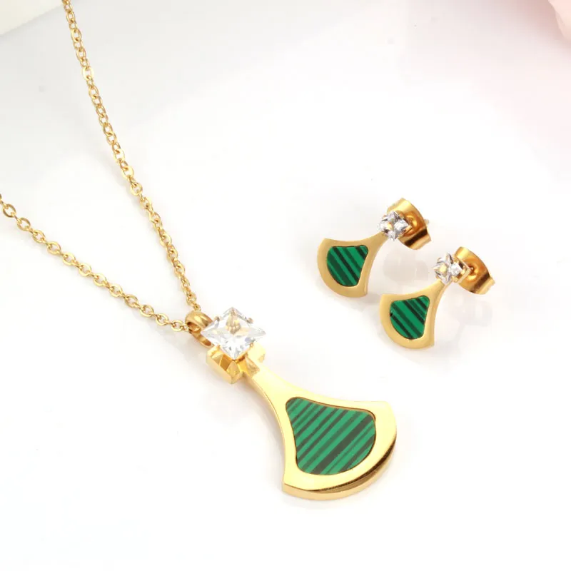 Collane con ciondolo Collana e orecchini geometrici Set gioielli in acciaio inossidabile per donne Triangolo di cristallo Moda rossa_voghion.com
